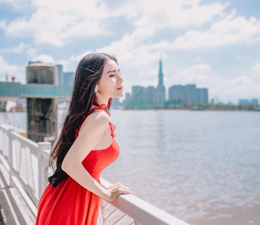 Người mẫu Trung Quốc hoen ố hình ảnh vì mặc phản cảm Giải trí