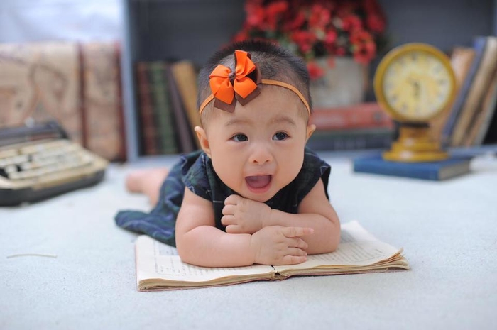 Con đang học bài nè