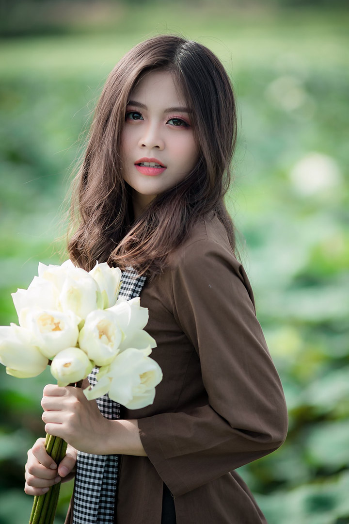 Chiêm ngưỡng bộ ảnh chân dung đẹp với sen và áo bà ba tại Hà Nội