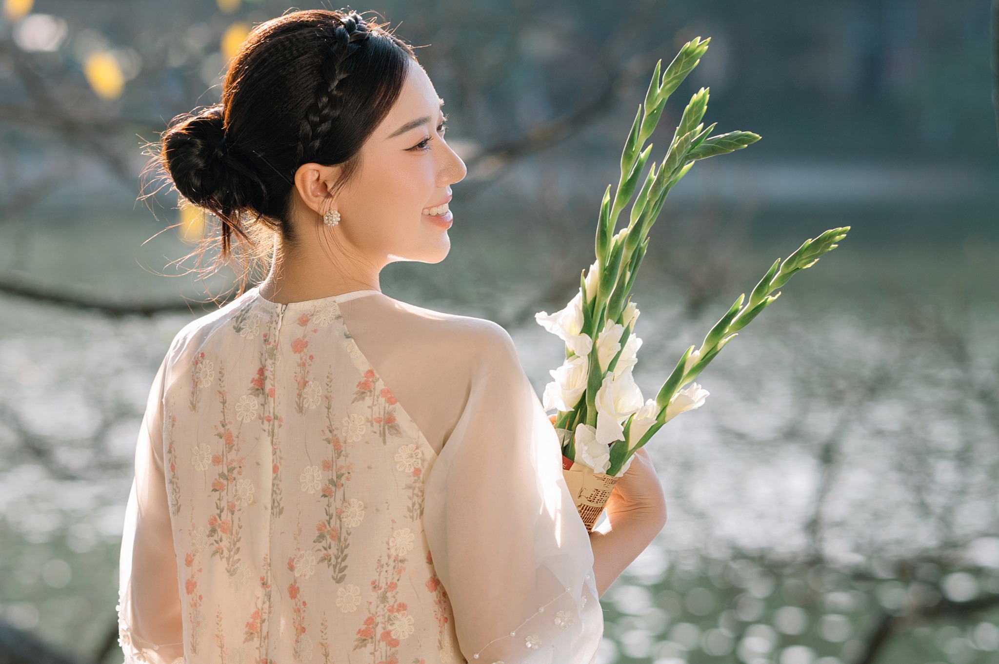 Nụ cười xuân - Hoàng Vũ