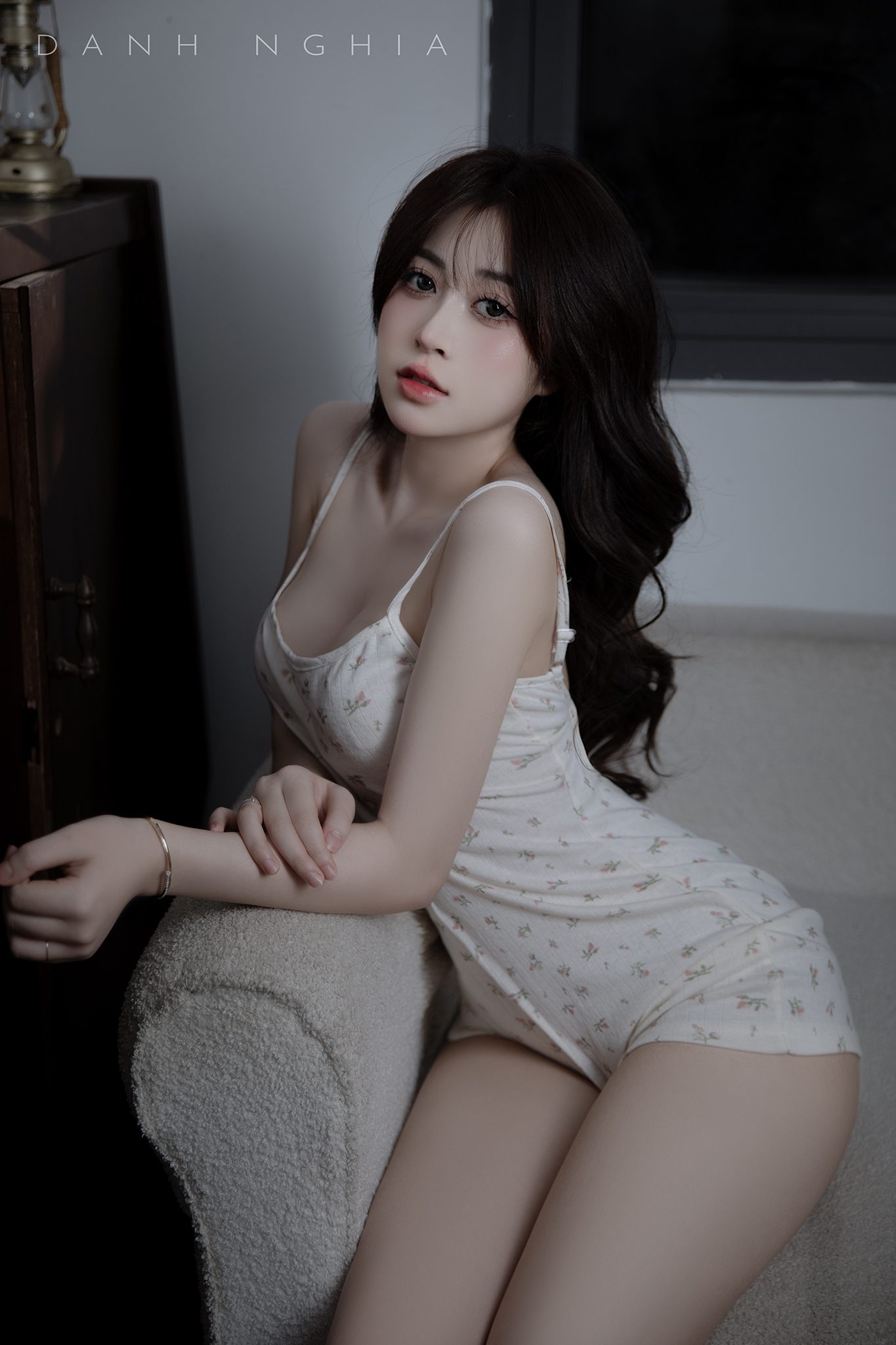 Cô đơn trên sofa.! - Danh Nghĩa